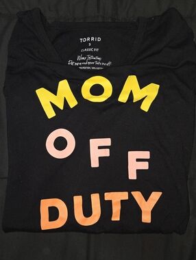 torrid Black Short-Sleeve 'MOM OFF DUTY' Graphic Tee